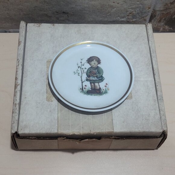 Schmid Berta Sad Girl Hummel Museum Miniature Plate Collection 1982 - Picture 3 of 10